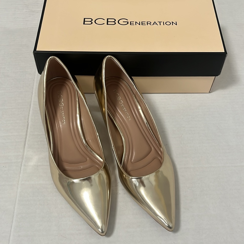 NWT BCBGeneration Della Metallic Gold Kitten Heel Pumps